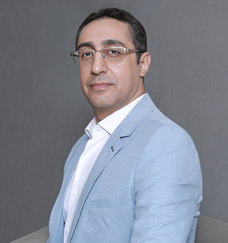 دکتر فرهاد اسماعیلی جراح ایمپلنت اصفهان